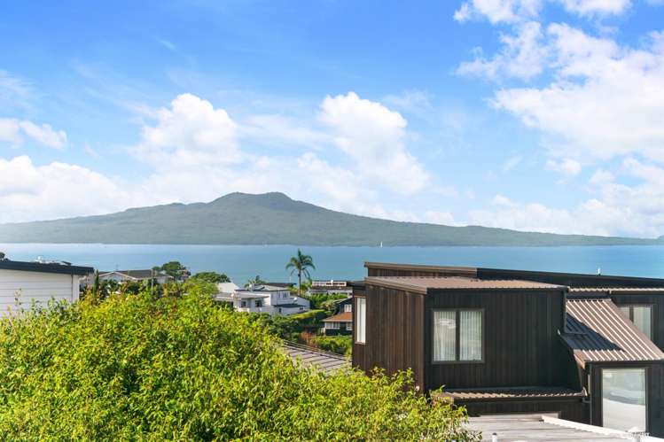 2/11A Parr Terrace Castor Bay_9