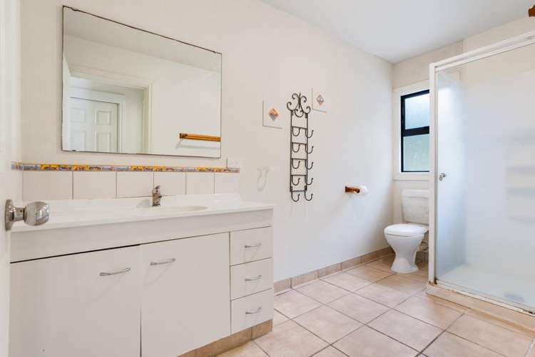 1 Governors Heights Whangamata_16