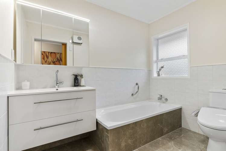 15/10 Gerard Way Saint Johns_12