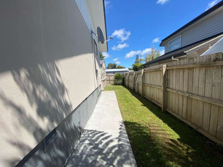 16 Rewarewa Road Te Atatu Peninsula_10