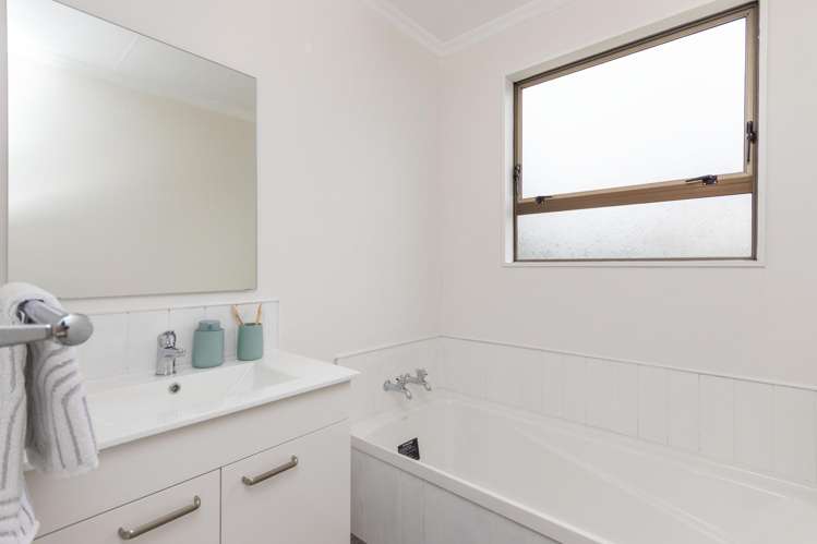 126C Long Melford Road Awapuni_14