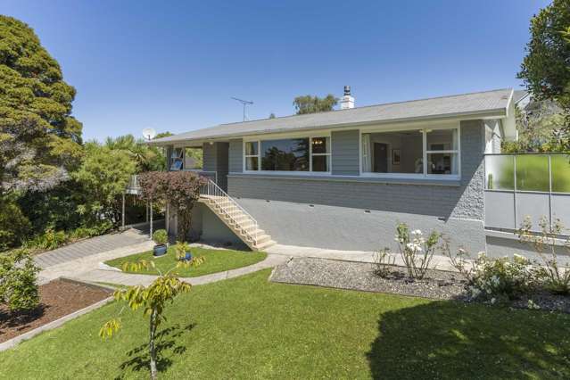 Low Maintenance Family Home With Woodland Views
