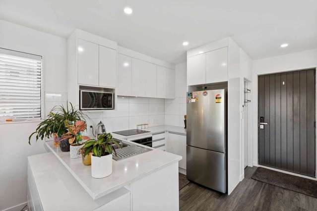 9/3 Abbotleigh Avenue Te Atatu Peninsula_1