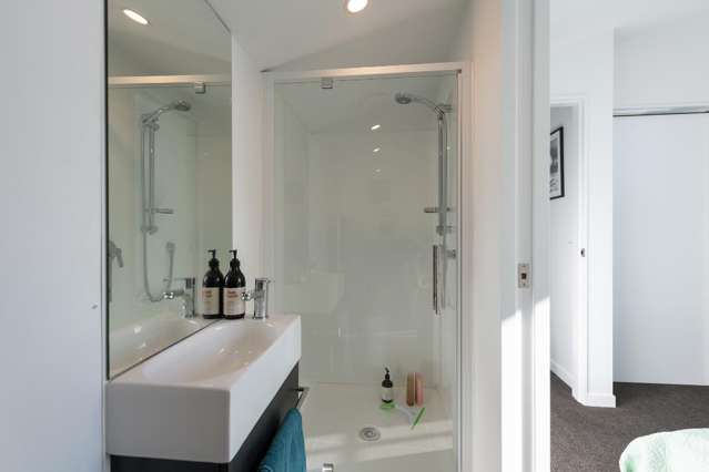 8/24 Princess Terrace Newtown_2