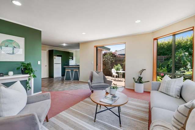 20 Red Hibiscus Road 1791_3