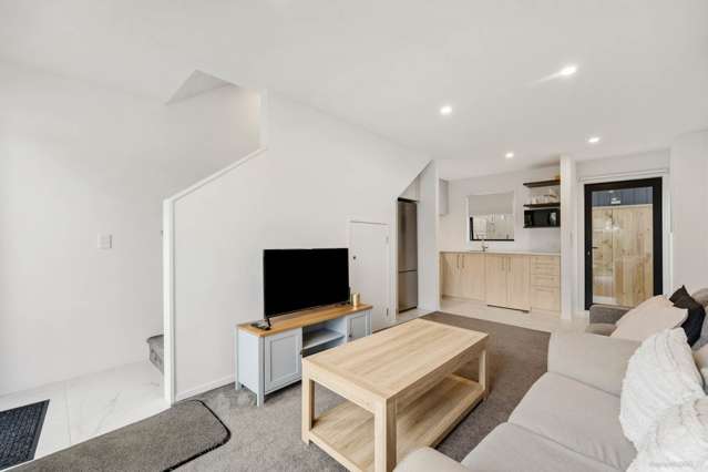 2/10 Willcott Street Mt Albert_2