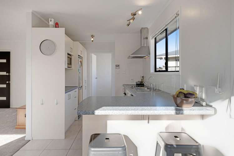 54 Mirrabooka Avenue Botany Downs_13
