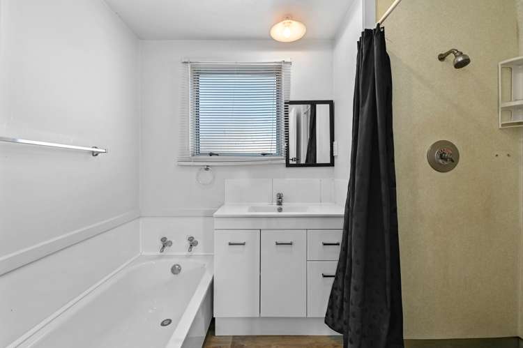 7 Milton Grove Owhata_13