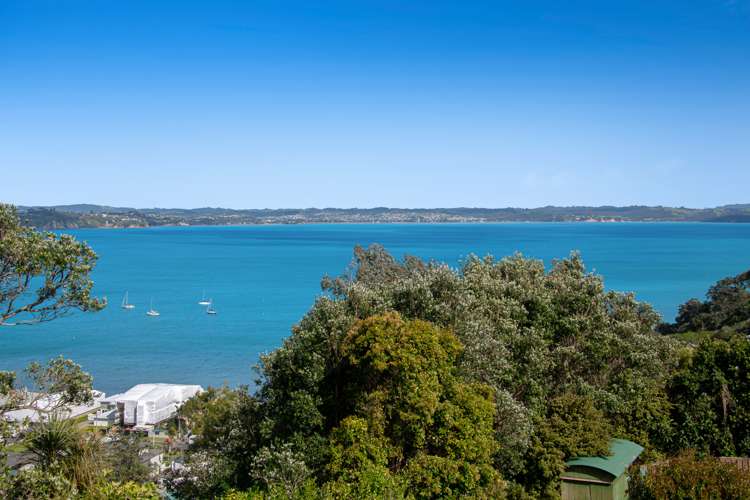 23 Roberts Road Matakatia_28