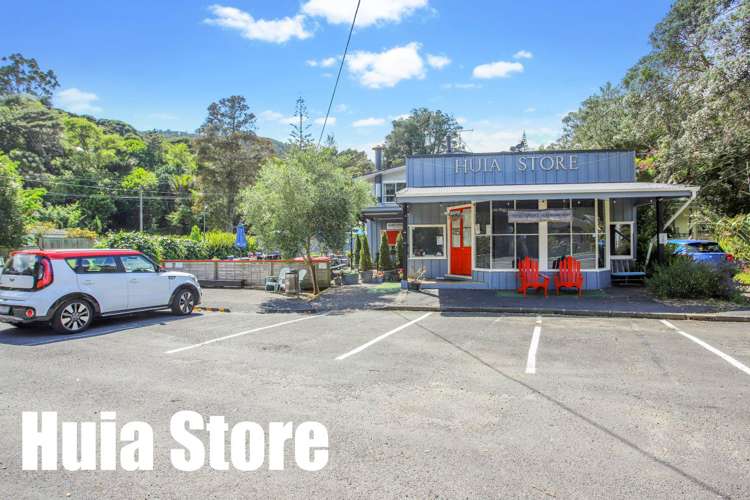 1270 Huia Road Huia_13