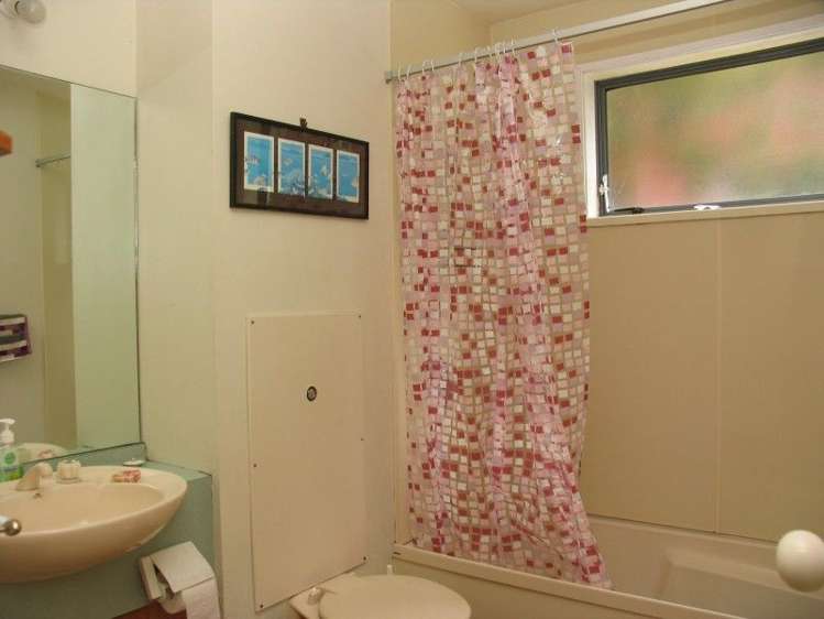 49b Wynyard Crescent Fernhill/Sunshine Bay_9