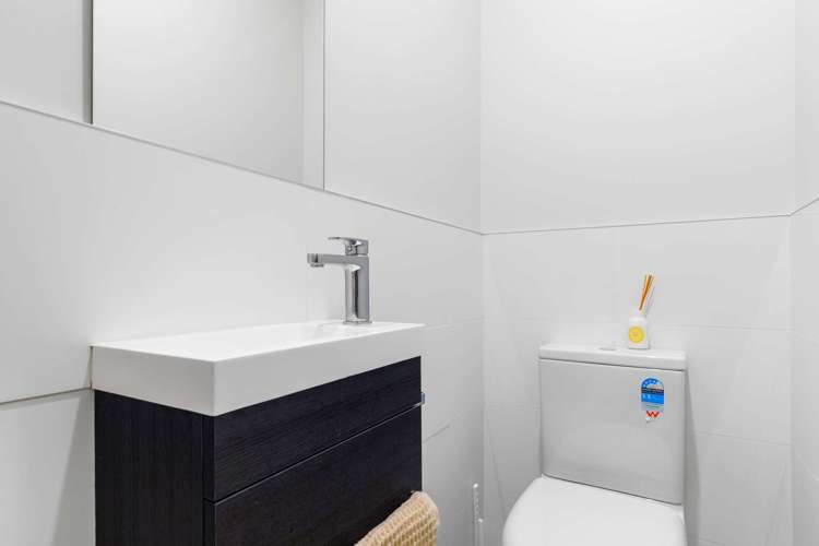 34 Wharetana Crescent New Lynn_10