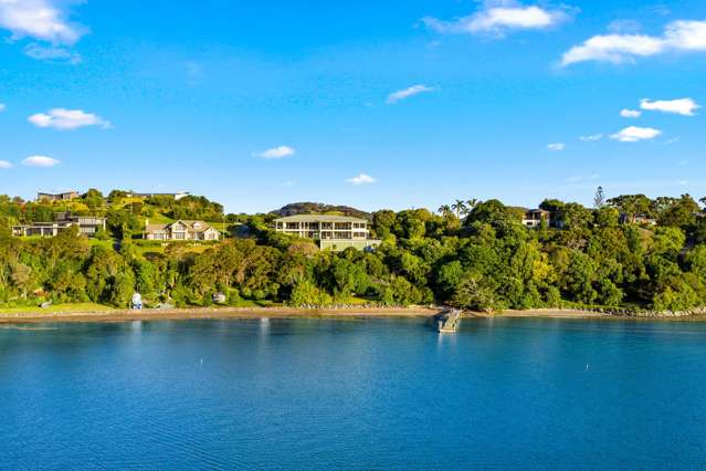 Absolute waterfront with jetty and mooring