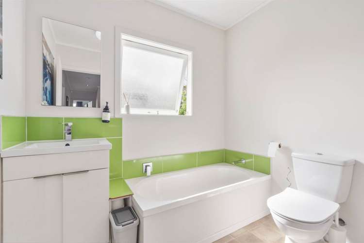 4 Kennedy Avenue Forrest Hill_13