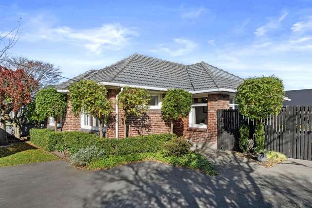 Bright Three Bedroom Home In Hoon Hay!