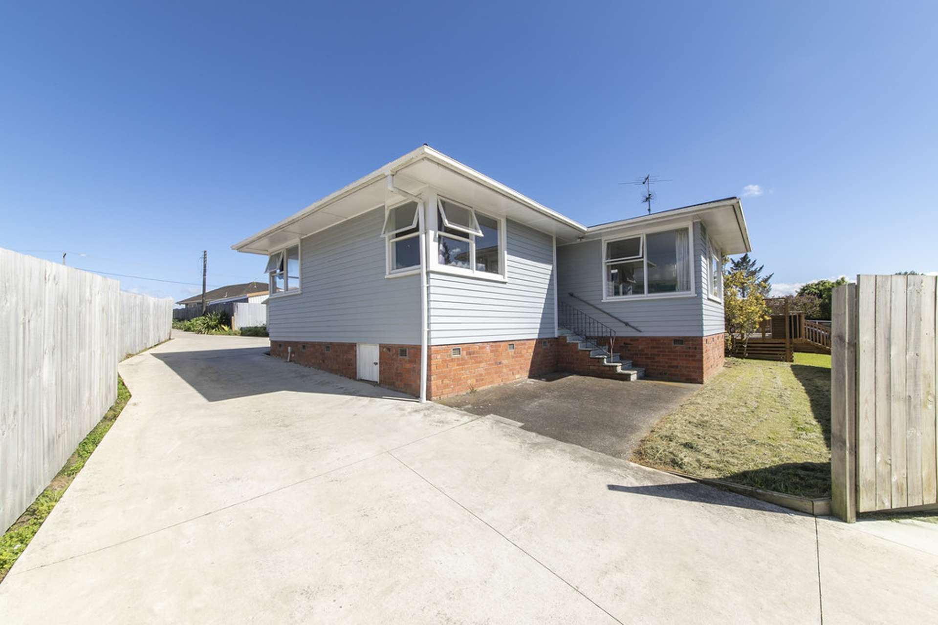 127 Tidal Road Mangere_0