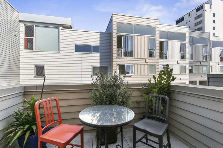 2/15 Roxburgh Street Mount Victoria_12