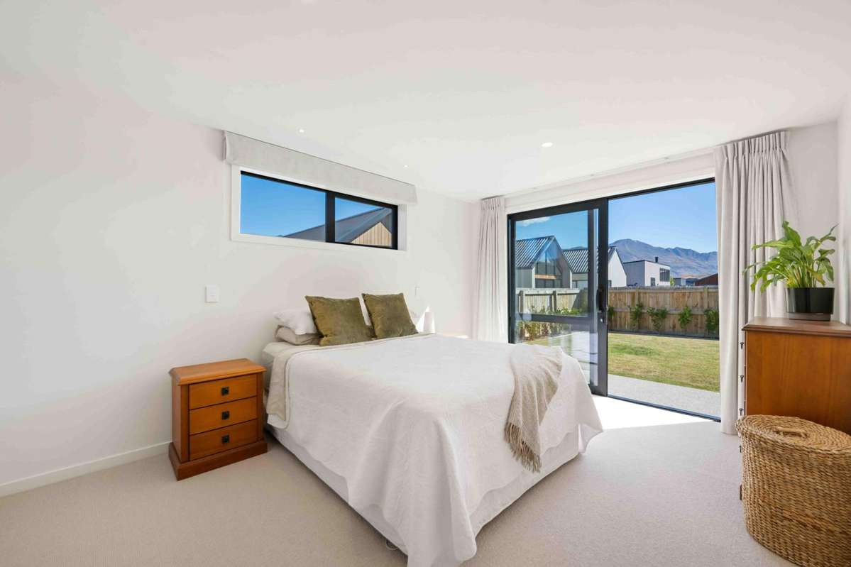 6 Moonstone Street_5