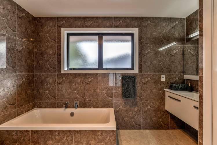 88 Tiroroa Avenue Te Atatu South_18