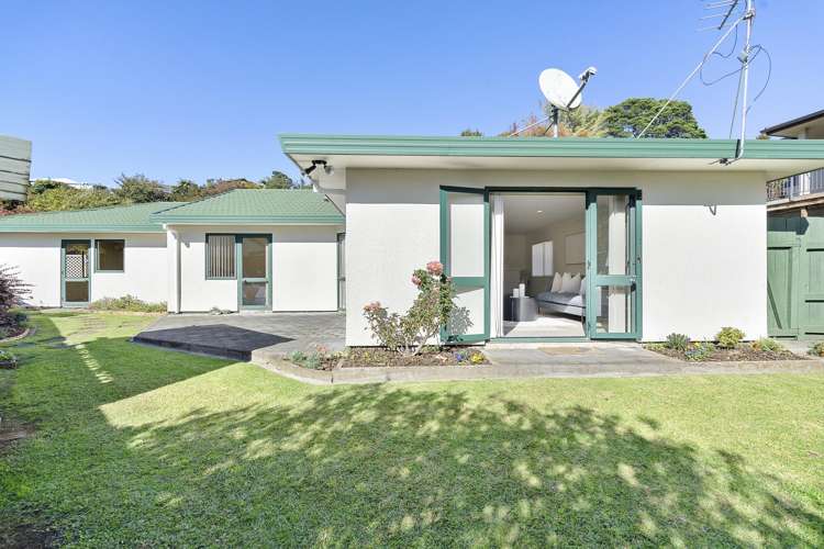 6 Redwood Crescent Westown_1