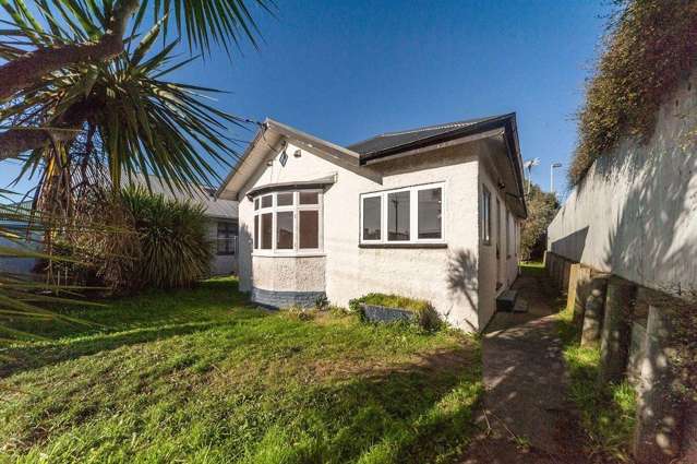 2-Bedroom Home Near Wellington Airport