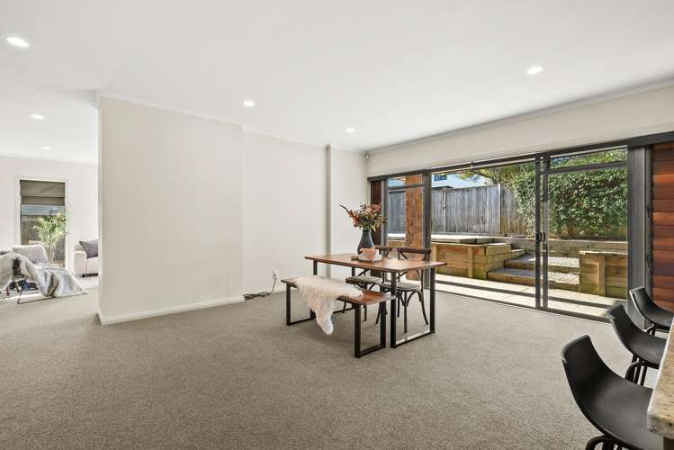 49 Intrepid Crescent Beachlands_11