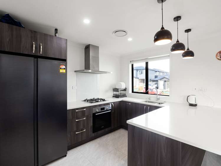 28 Inuwai Street Glenview_3