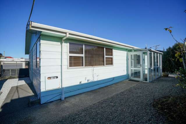 Spacious, Sunny And Secure Starter!