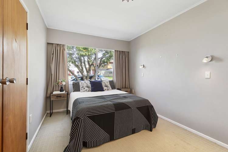 24 Waiwera Crescent Maupuia_8