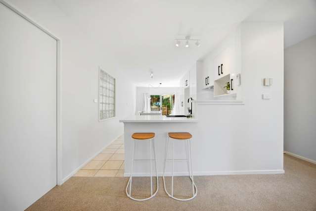 1d/221 Sunset Road Sunnynook_4