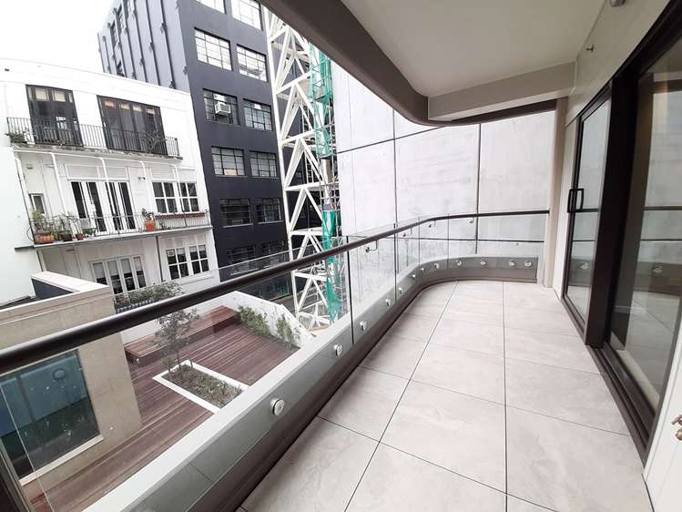 47 Beach Road Manly_11