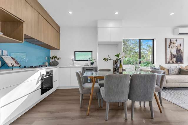 2 Bedroom Freestanding, Freehold Townhouse