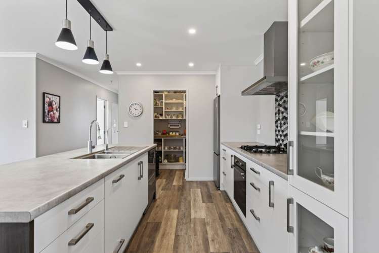 17 Olney Court One Tree Point_8