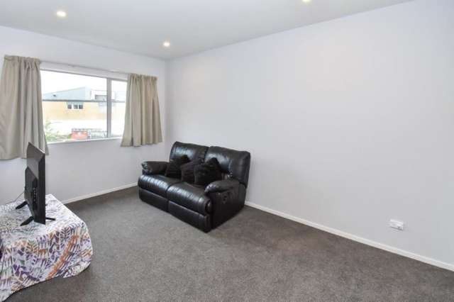 37/11 Ray Small Drive Papakura_4