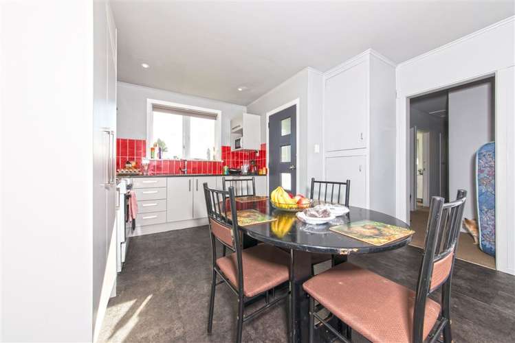 46 Cobham Crescent Kelston_9