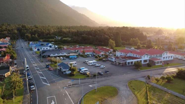 15 Main Road Fox Glacier_12