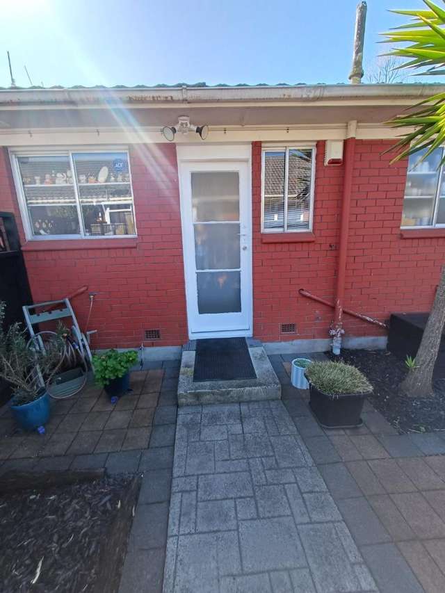 Hidden Gem in Pakuranga, Private Rear Unit with Fully Fenced Garden