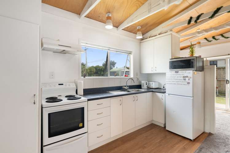 16 Costello Crescent Pukehina_6