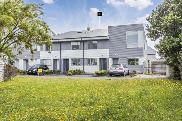 Stylish, Sunny & Perfectly Positioned in Miramar