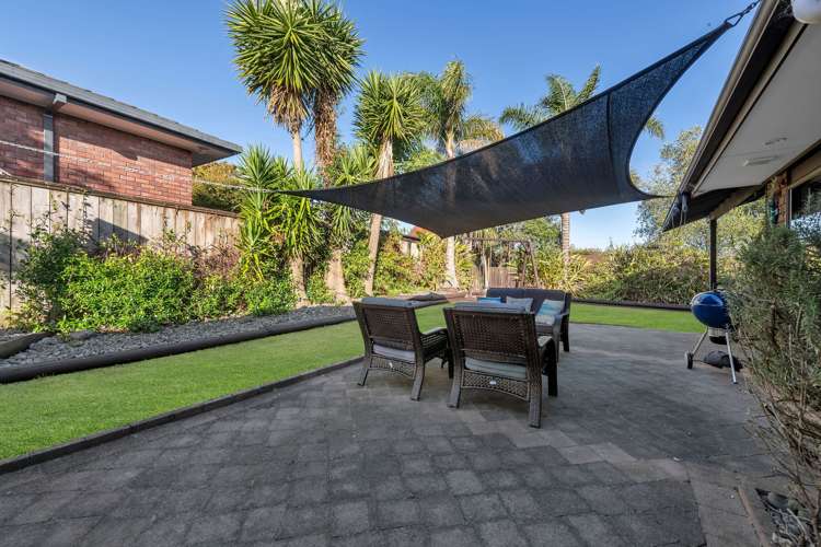 6 Billabong Place Botany Downs_19