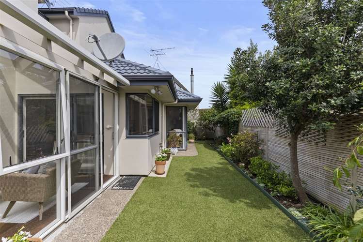 22 The Esplanade Eastern Beach_27