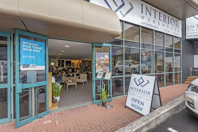 Retail space in Wairau Park!