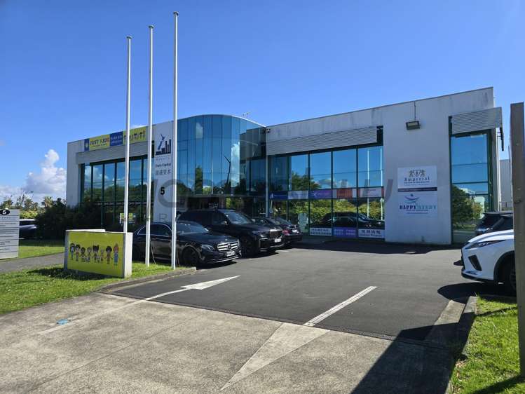 Ground Floor/5 William Pickering Drive Rosedale_0