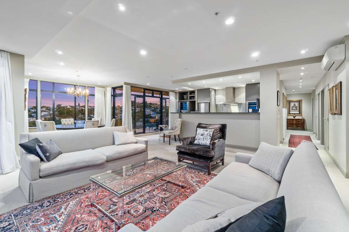 4D/38 James Cook Crescent_1