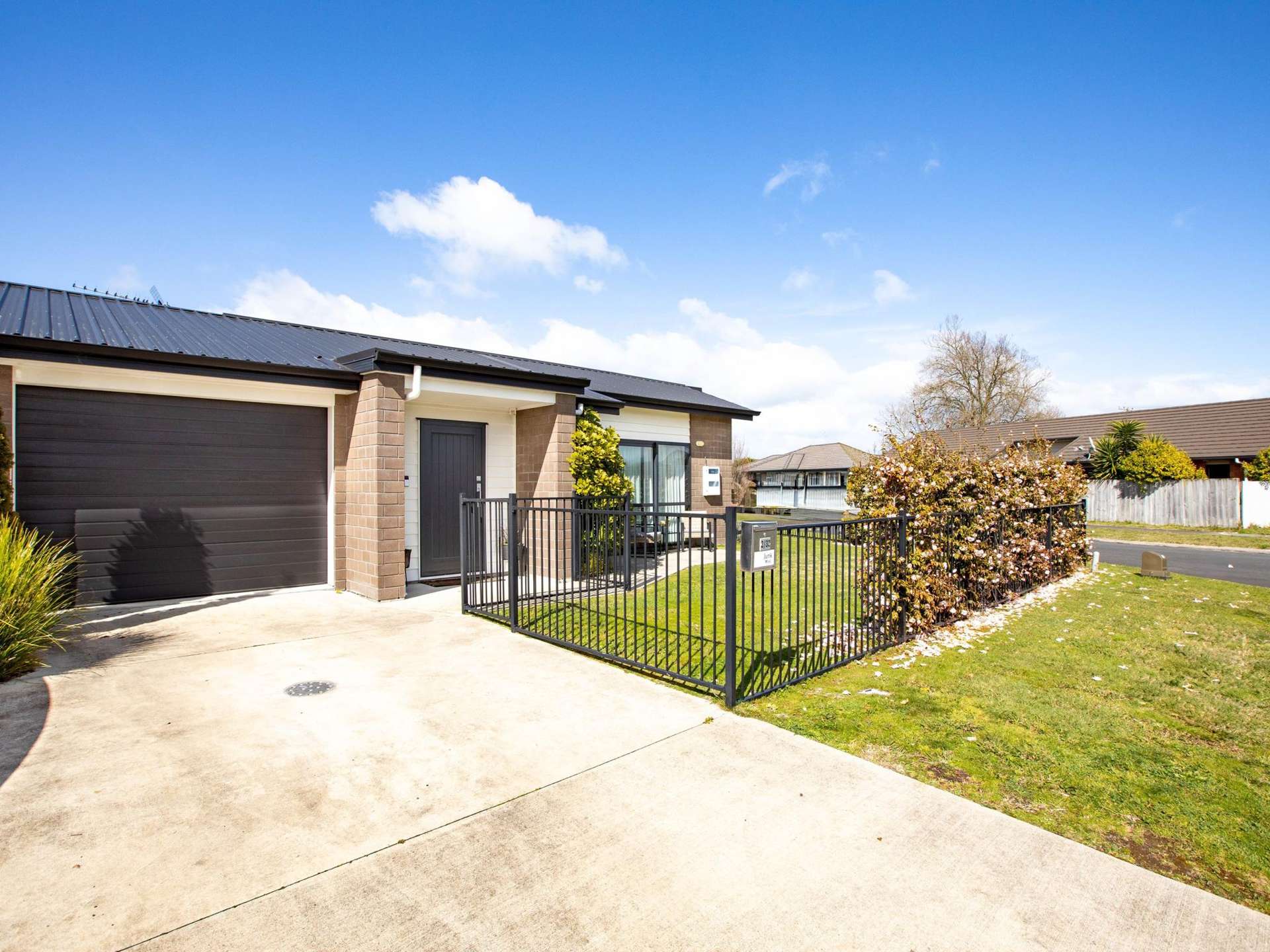 33B Saxbys Road Glenview_0