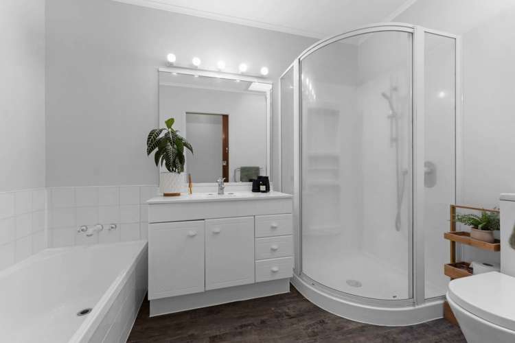 7 Golf Road New Lynn_19