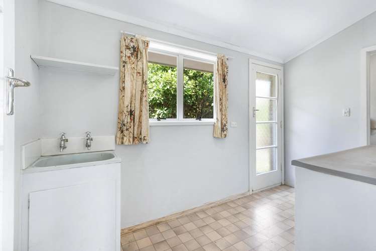 48 Southsea Crescent Silverdale_19