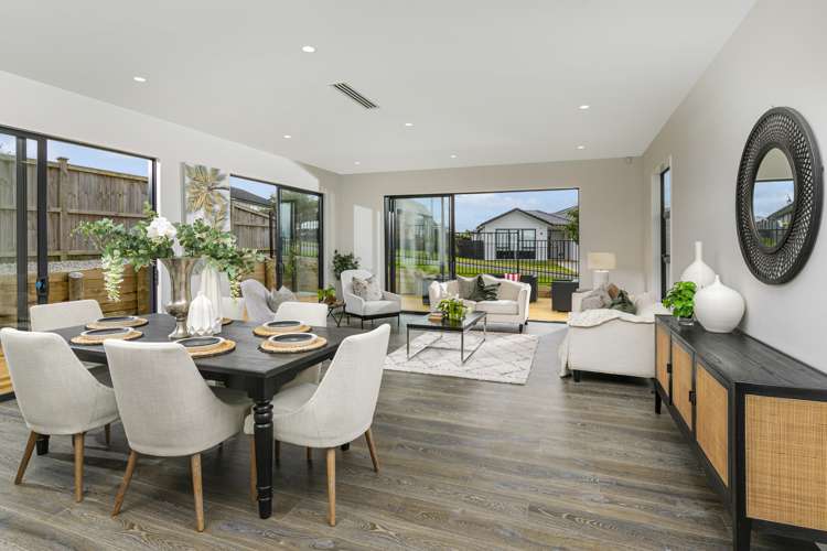 8 Canoe Lane Riverhead_12