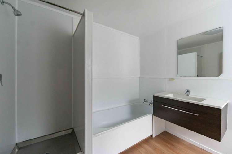 4/2 Ruakiwi Road Hamilton Lake_4