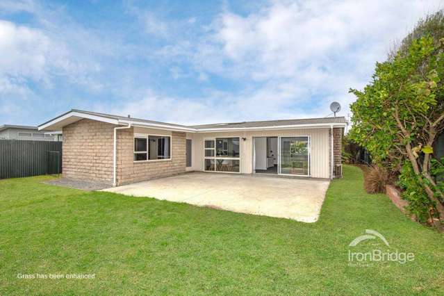 Classic Kiwi Charm by the Coast